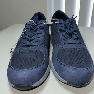 BARETRAPS REBOUND TECHNOLOGY NEW, size 12, very comfy, last one!